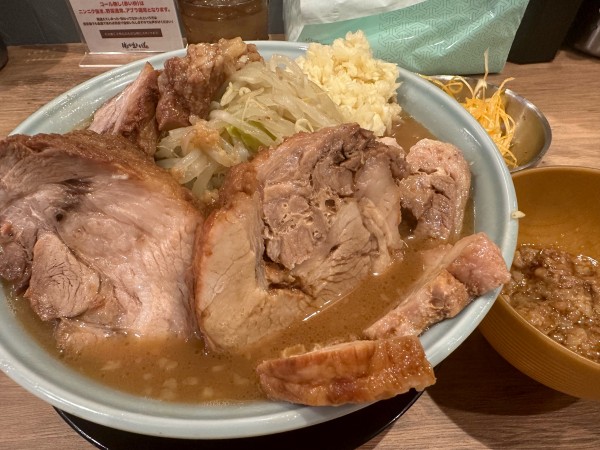 「大豚500g辛ネギ」@俺の生きる道 上野店の写真