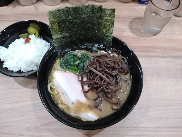 「ラーメン 並＋キクラゲ＋ライス」@横浜ラーメン 響家の写真