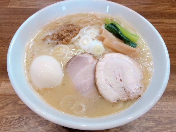 「味玉いづるラーメン〜とろり〜醤油（1030円）」@ラーメンいづるの写真