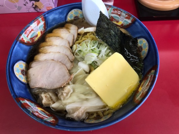 「ワンタン麺(醤油)大盛 チャーシューバター」@大蓮の写真