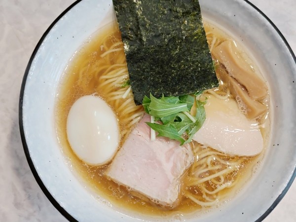 「味玉白醤油らーめん」@麺響万蕾の写真