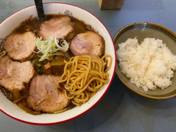 「アリランチャーシュー麺大盛+半ライス 1500+200」@八平の食堂の写真