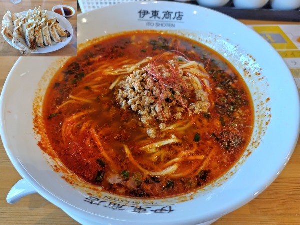 「台湾ラーメン　＋誕生月餃子２４個（ニンニクあり）：無料」@塩尻餃子食堂の写真
