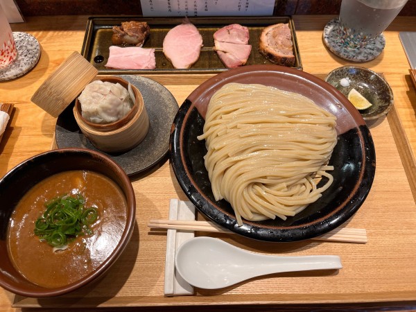 「つけ麺大＋特選全部乗せ(焼売)＋塩とスダチ」@中華蕎麦 とみ田の写真