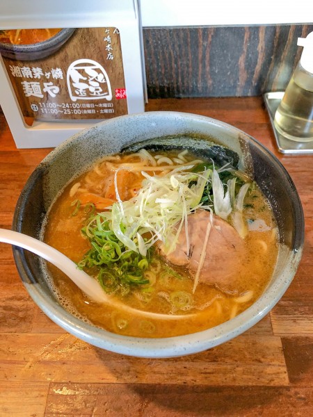 「鐙らぁめん（太麺）」@麺や 鐙 本店の写真