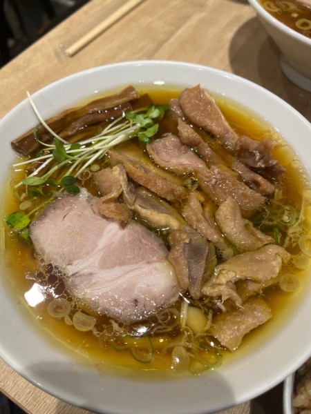 「親鶏中華そば　鶏チャーシュー」@手打 親鶏中華そば 綾川の写真