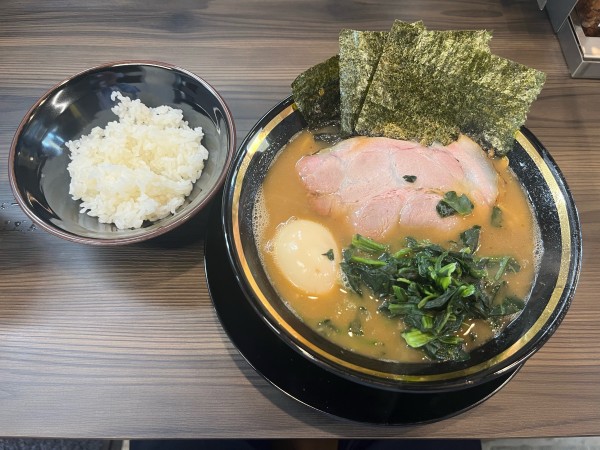 「醤油ラーメン」@家系ラーメン がくの写真