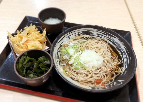 「朝そば(冷・鬼おろし/420円)+かき揚げ(クーポン)」@ゆで太郎 環七西瑞江店の写真