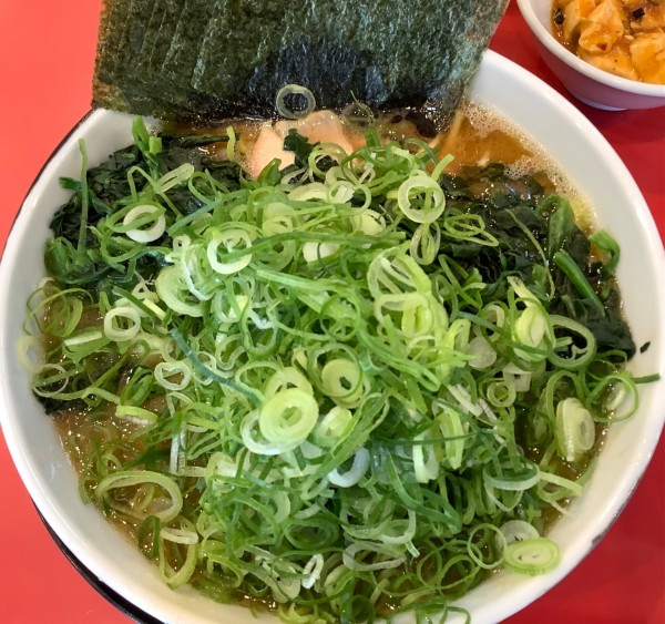 「九条ネギラーメン大盛＋のり」@家系ラーメン大輝家 日吉店の写真