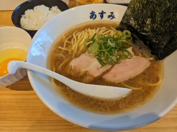 「らぁ麺+小ライス+生卵」@麺や あすみの写真