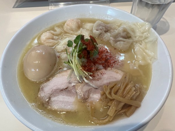 「ホワイト・クリーミィー　ぱいたん（うま塩）特ばり」@らぁ麺 ひなたの写真