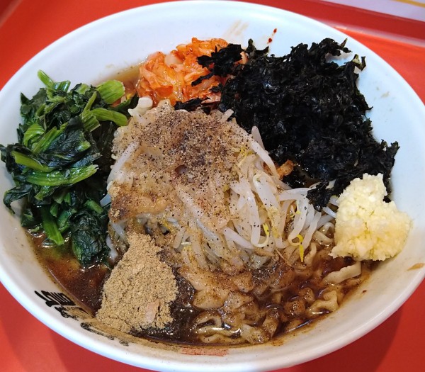 「らーめん小+黒ばらのり､ほうれん草､魚粉､割れ玉アレ=キムチ」@麺屋 桐龍 久喜店の写真