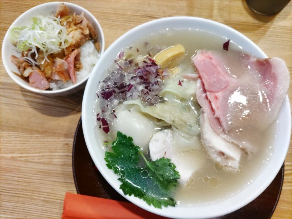 「特製白だししなそば·チャーシュー飯」@手打ち正麺 Hachimitsuの写真