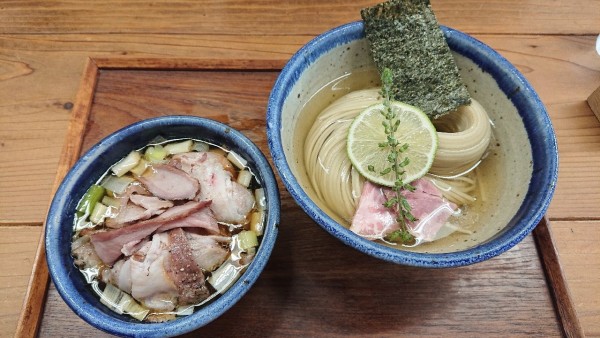 「味玉昆布水つけめん 醤油(大) ちょい肉増し   1300円」@YOKOKURA STOREHOUSEの写真