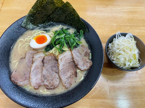「塩ラーメン大ネギトッピング」@横浜らーめん 源泉 鎌倉店の写真