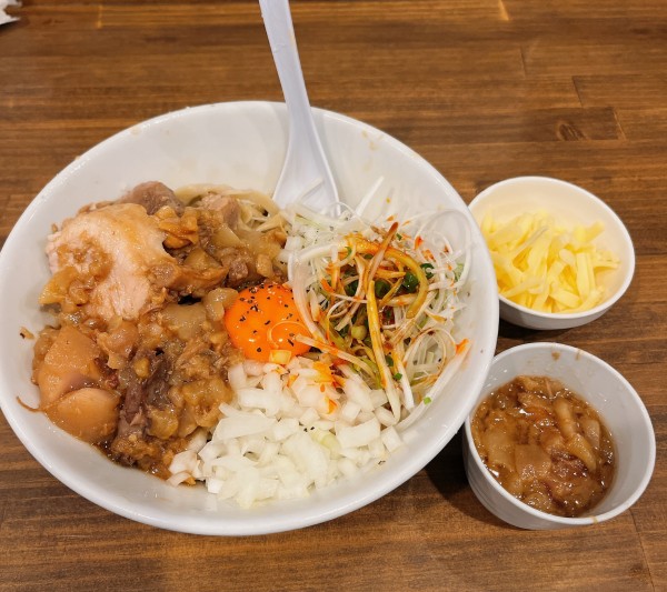 「汁なし+チーズ」@男気らーめん アカギの写真