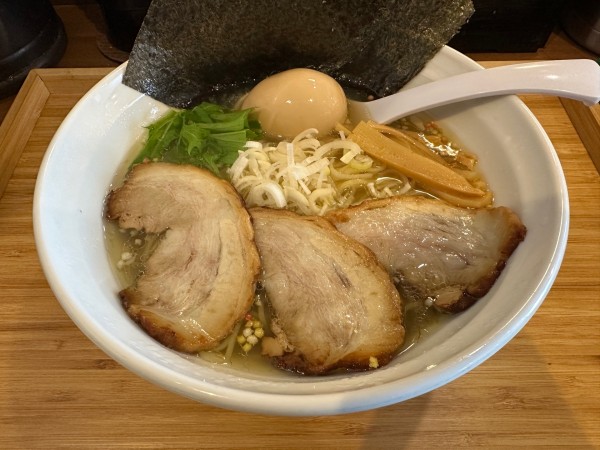 「塩らぁめん全部のせ1200円」@らぁめん 麺彩家の写真