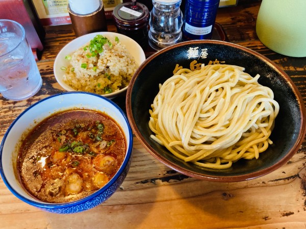 「海老辛つけ麺(大)＋にんにくペッパーライス」@麺屋久兵衛の写真