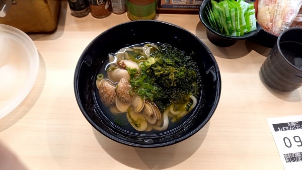 「あさりとあおさのうどん」@はま寿司 松江本郷店の写真