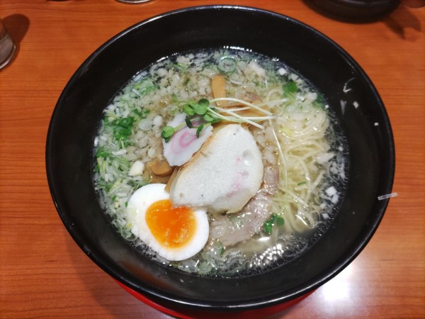 「こっさり極塩ラーメン」@函館麺厨房 あじさい 東京ラーメンストリート店の写真