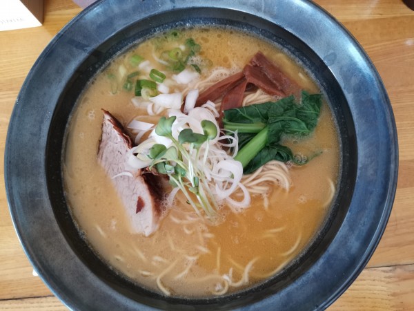 「こってり鶏中華らーめん」@麺寿 とものやの写真