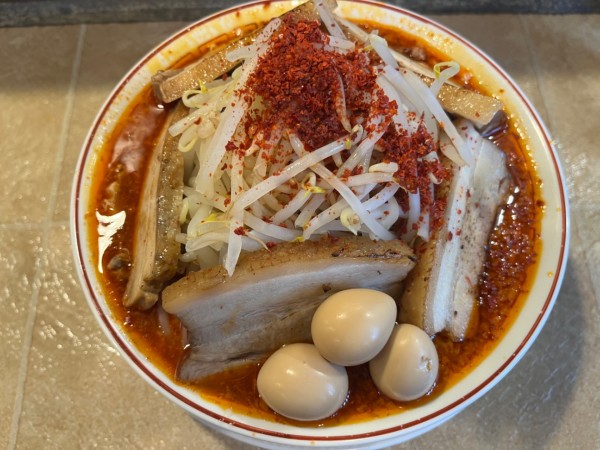 「辛マンモスラーメンチャーシューもやしうずら」@泪橋 溝の口店の写真