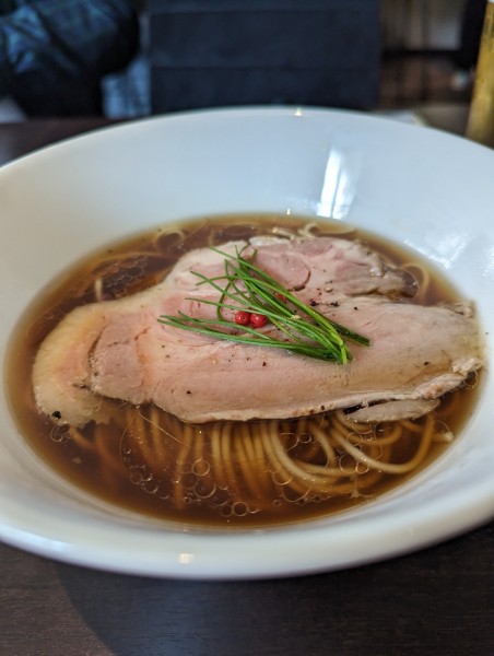「醤油らぁ麺」@らぁ麺 しら山の写真