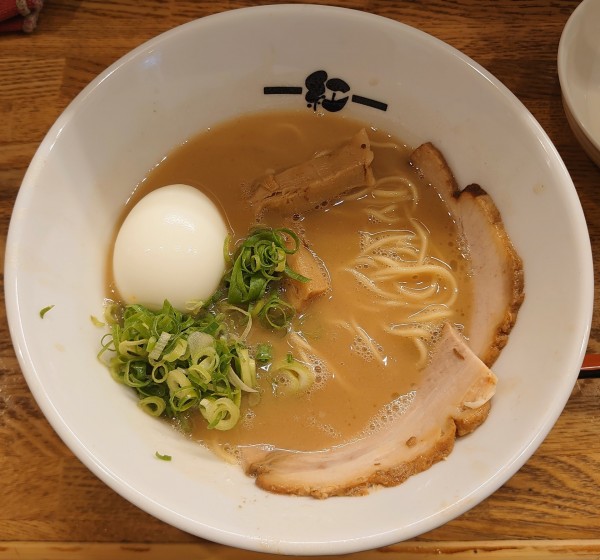 「鶏白湯+味玉(950円)」@中華そば 紅の写真