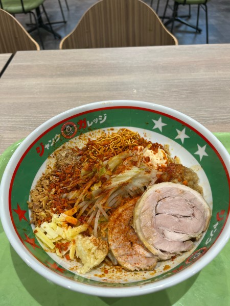 「辛まぜそば」@ジャンクガレッジ カインズ朝霞店の写真