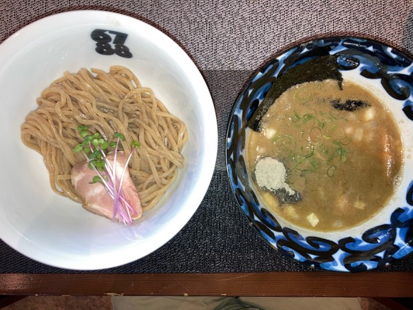 「限定『灰漬け』●濃厚煮干白湯つけ麺」@牟岐縄屋の写真