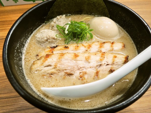 「特製ラーメン」（1,050円）