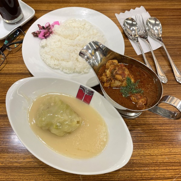 「極辛カレーライスとロールキャベツシチュー」@アカシア 羽田空港第2ターミナル店の写真
