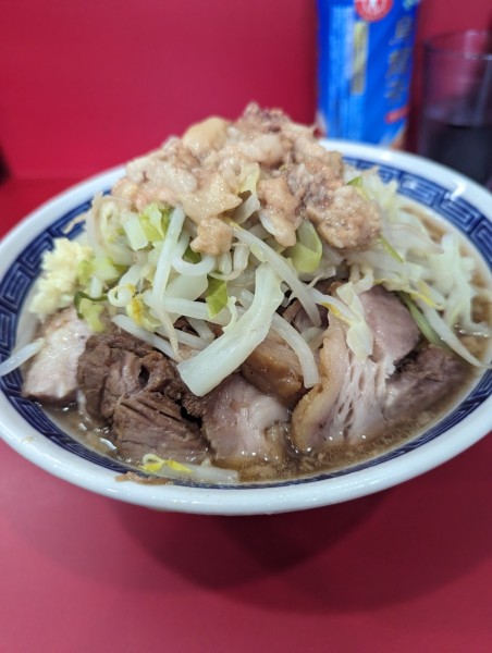 「大豚入り 豚4枚」@ラーメン二郎 生田駅前店の写真