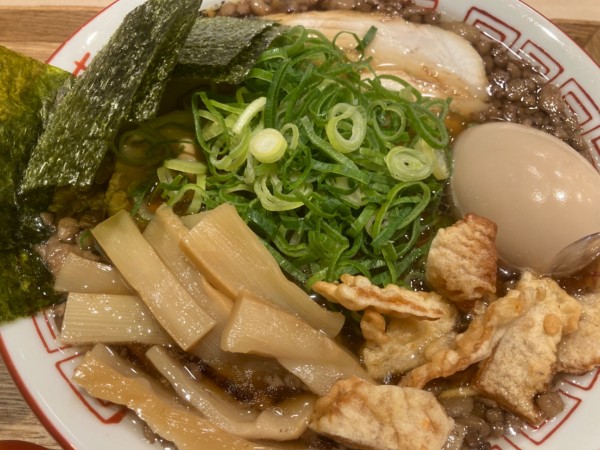 「尾道ラーメン全部のせ」@尾道ラーメン 八じゅう 蒲田本店の写真