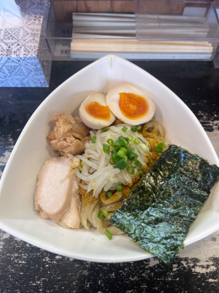 「まぜそば　カレー味　味玉　鶏ほぐしトッピング」@つけ麺専門店 きじ亭の写真