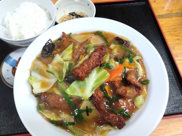 「和風スタミナピリ辛らーめん(冷やし)880円、ライス100円」@中華らーめん 天宝の写真