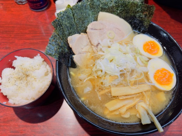 「醤油拉麺」@濃厚らーめん 轟の写真
