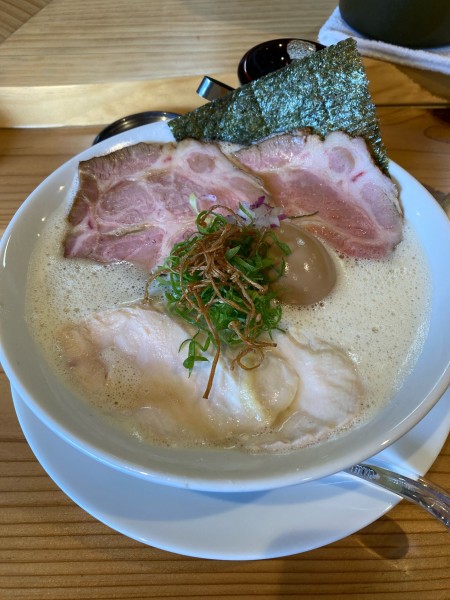 「特製鶏白湯ラーメン」@焼鳥ちかき 狼煙の写真