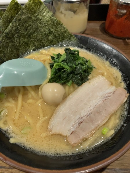 「醤油豚骨ラーメン」@横浜家系ラーメン 一正家の写真