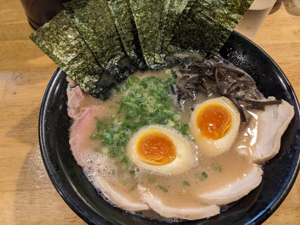 「特製豚骨ラーメン（バリカタ）+替え玉（ハリガネ）」@博多一瑞亭 三田店の写真