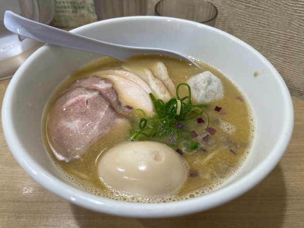 「真鯛と貝の塩そば　特製」@貝麺みかわの写真