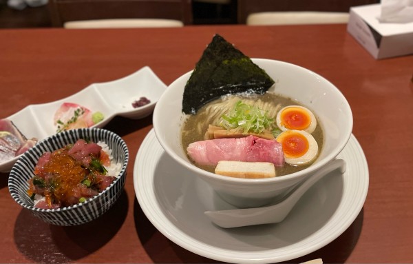「濃醇煮干し蕎麦（味玉入り） ¥950」@酒肴場 屯の写真