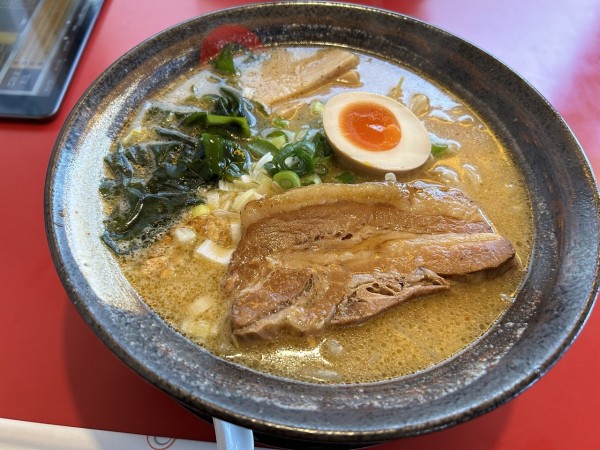「厚切り豚トロチャーシュー味噌ラーメン」@満天家 小山店の写真