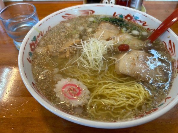 「塩ラーメン大盛り880円」@めんや 梟の写真