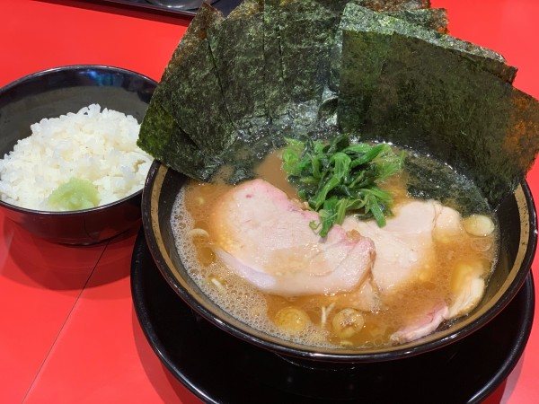 「チャーシュー麺+のり+半ライス」@環2家 川崎店の写真