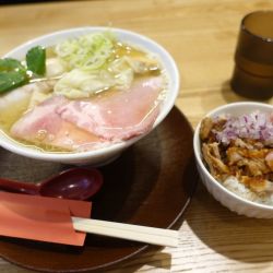 特製しなそば＋チャーシュー飯