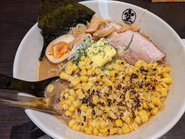 「焼きとうきびラーメン」@らーめん空 新千歳空港店の写真