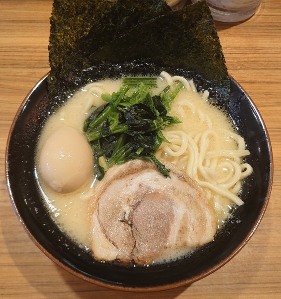 「味玉ラーメン(塩)1000円」@横浜家系ラーメン 壱角家 赤羽店の写真