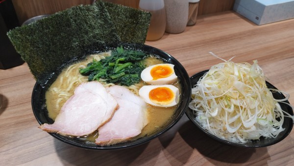 「特製響家ラーメン 大・ネギ丼(硬め多め) ￥1,550」@横浜ラーメン 響家の写真