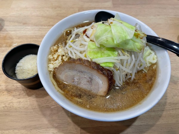 「ラーメンやさい増しニンニク➕粉チーズ」@麺屋 あびすけ 東山田店の写真